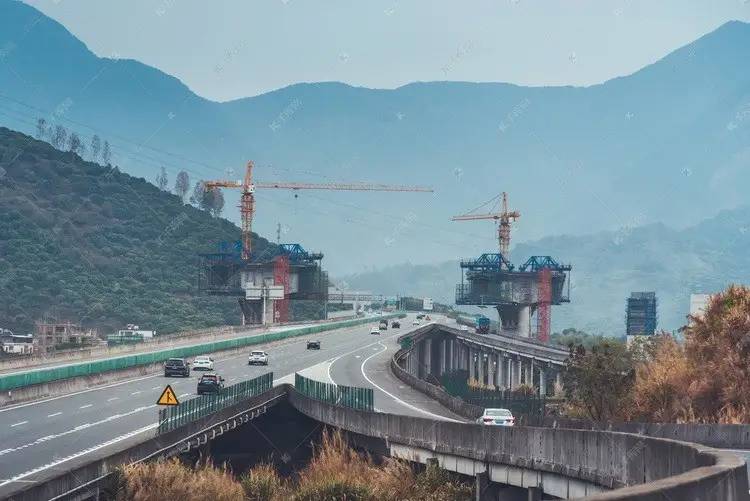 收费30年，为啥中国高速公路还没有回本？民众：别再延长收费了！