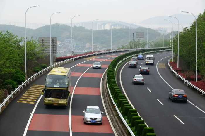 收费30年，为啥中国高速公路还没有回本？民众：别再延长收费了！